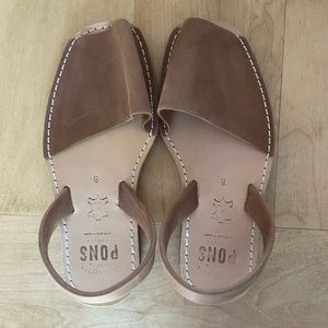 Women’s Pons sandal, size 8